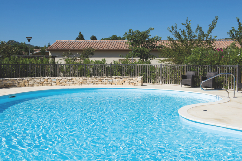 Résidence Les Senioriales du Paradou : La piscine
